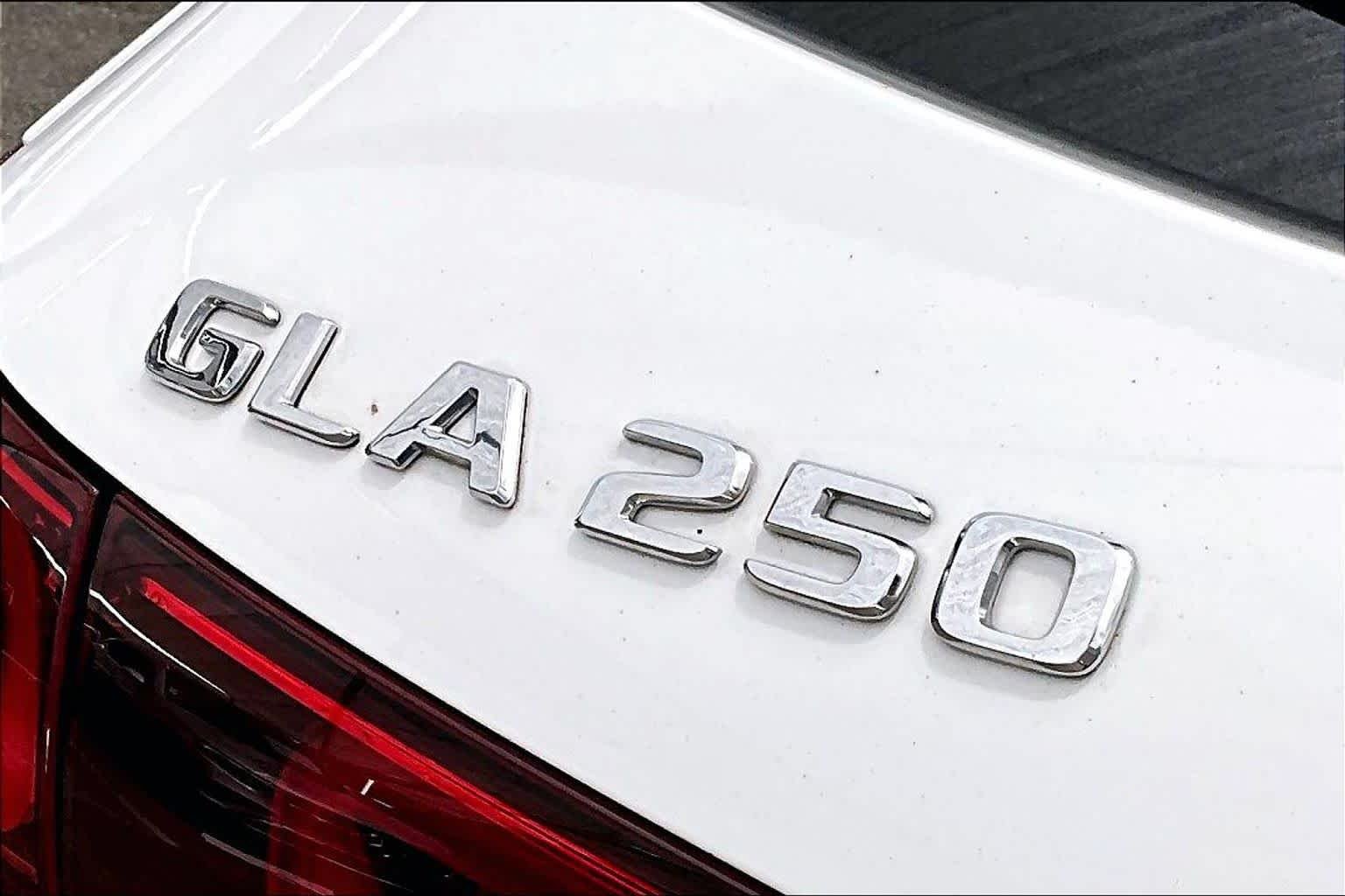 Used 2023 Polar White Mercedes-Benz GLA 250 image 10