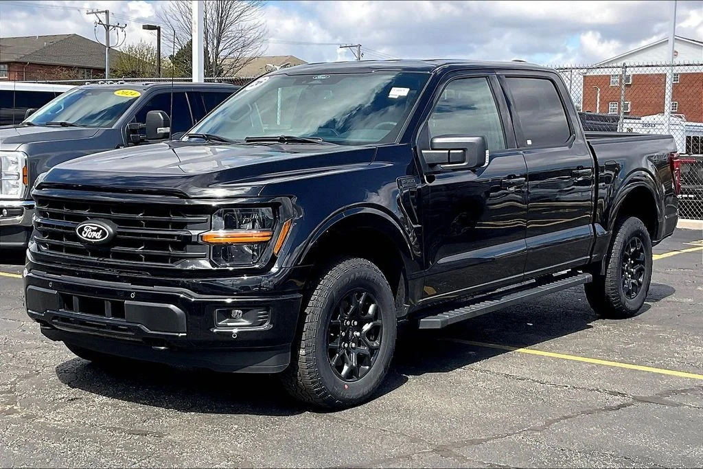 New 2026 Agate Black Metallic Ford XLT image 7
