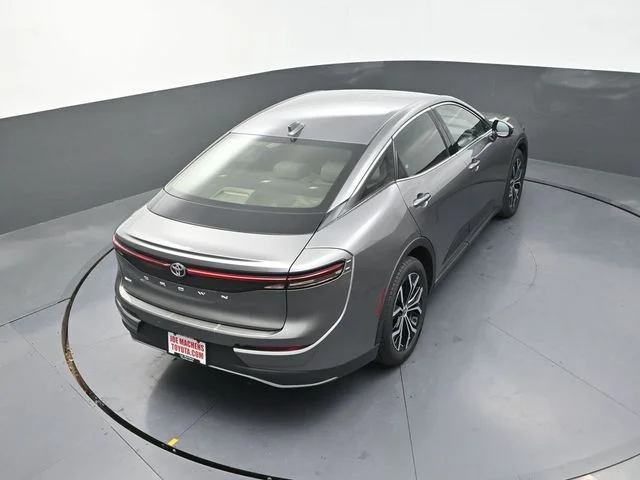 Used 2023  Toyota XLE image 28
