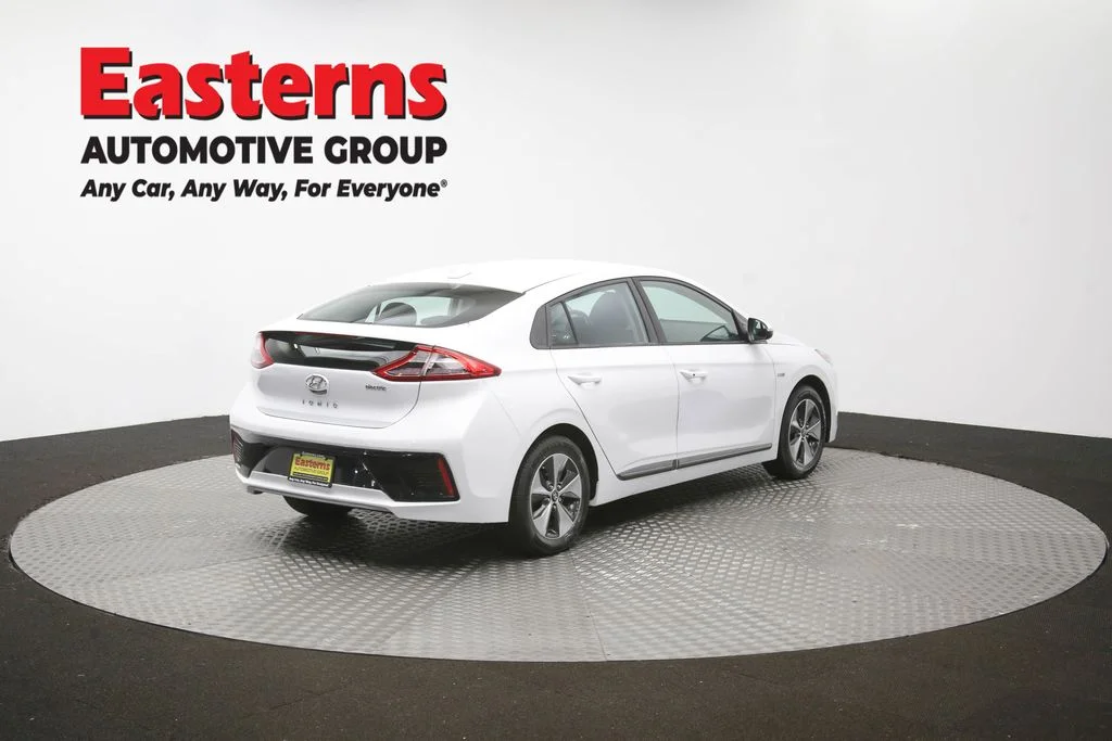 Used 2019 White Hyundai Base image 41