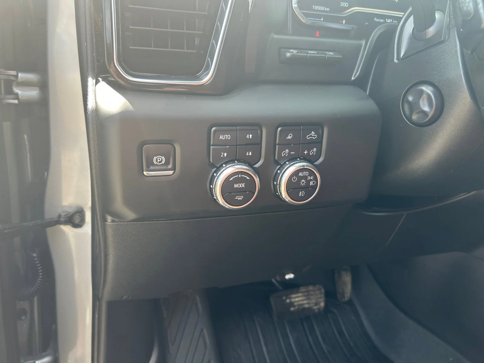 Used 2025 Silver GMC Denali Ultimate Crew Cab image 16