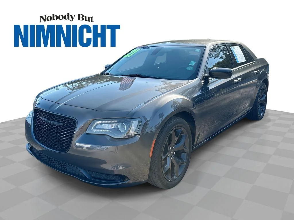 2021 Chrysler 300 Touring's photo