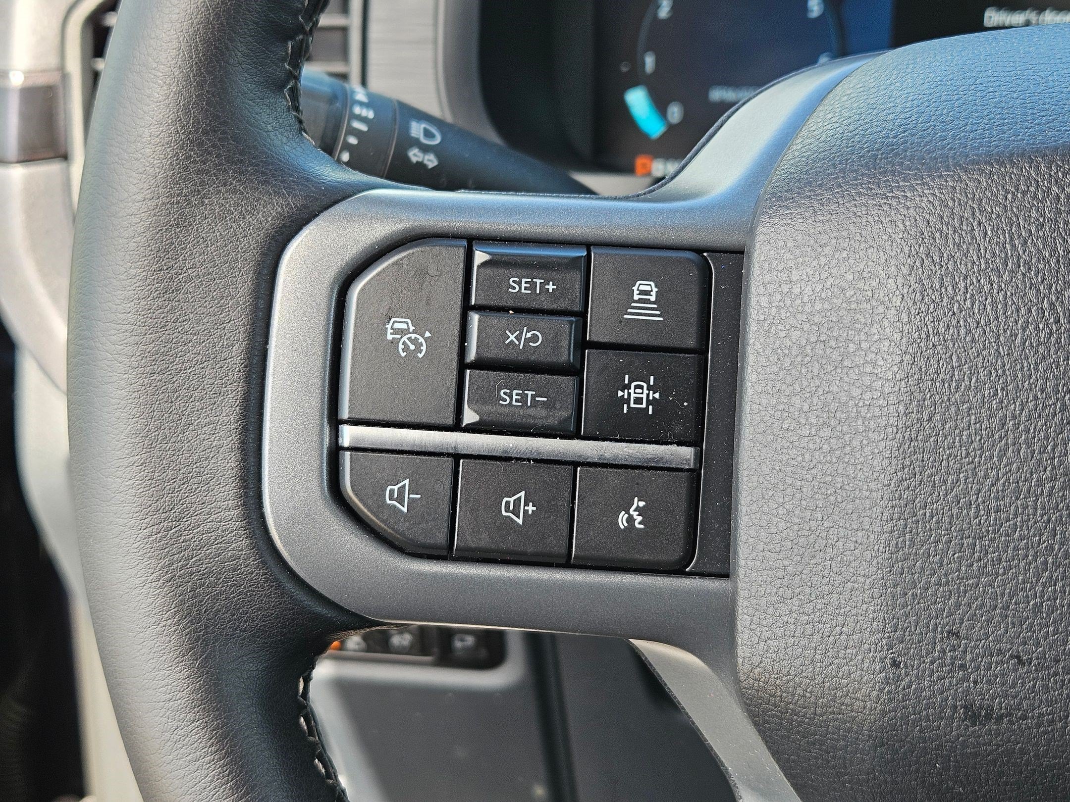 Used 2025 Blue Ford XLT image 15