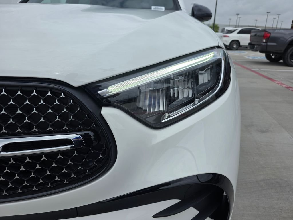 New 2026 Polar White Mercedes-Benz GLC 300 image 9