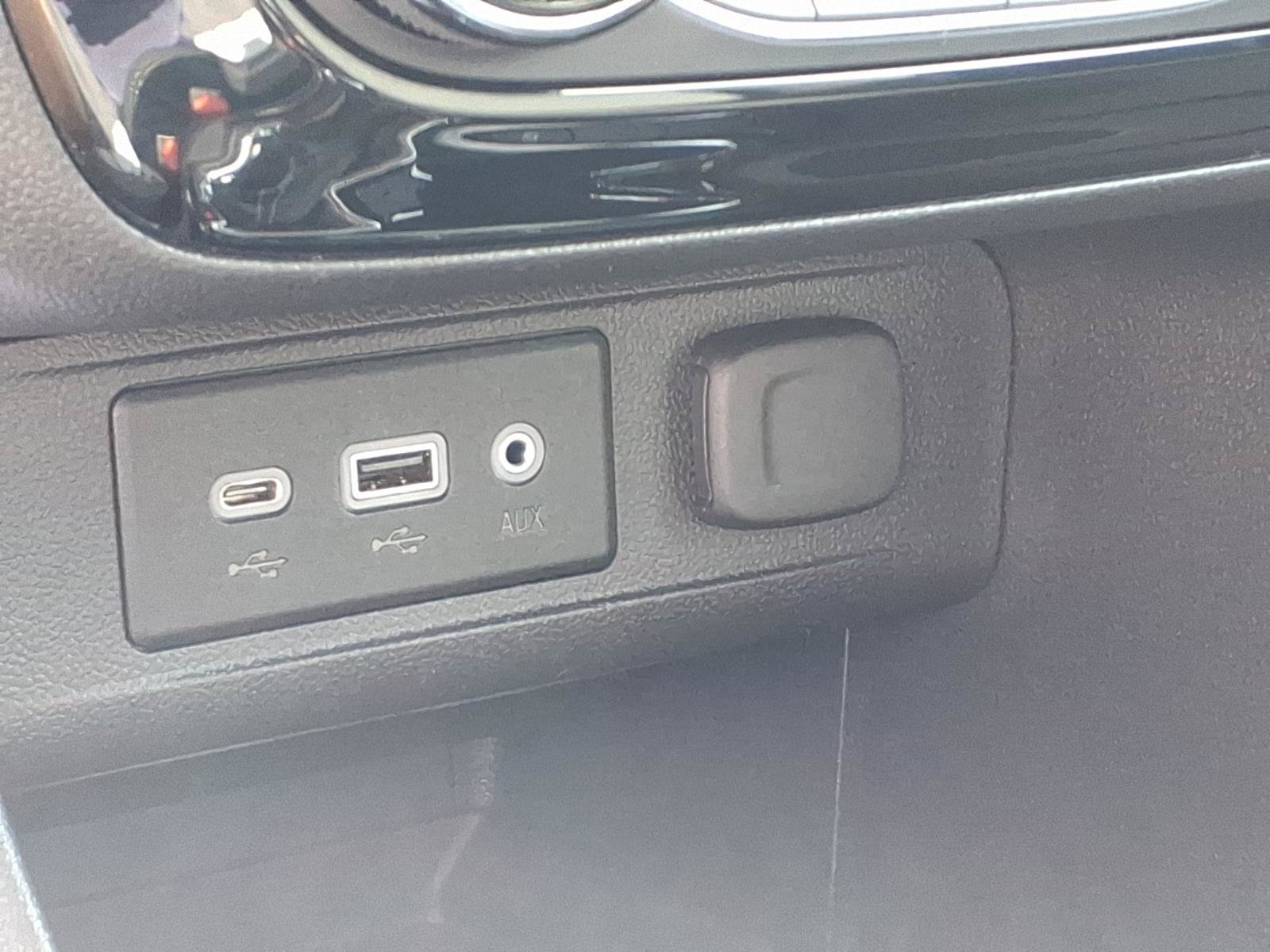 Used 2021 White Frost Tricoat Buick Select image 7