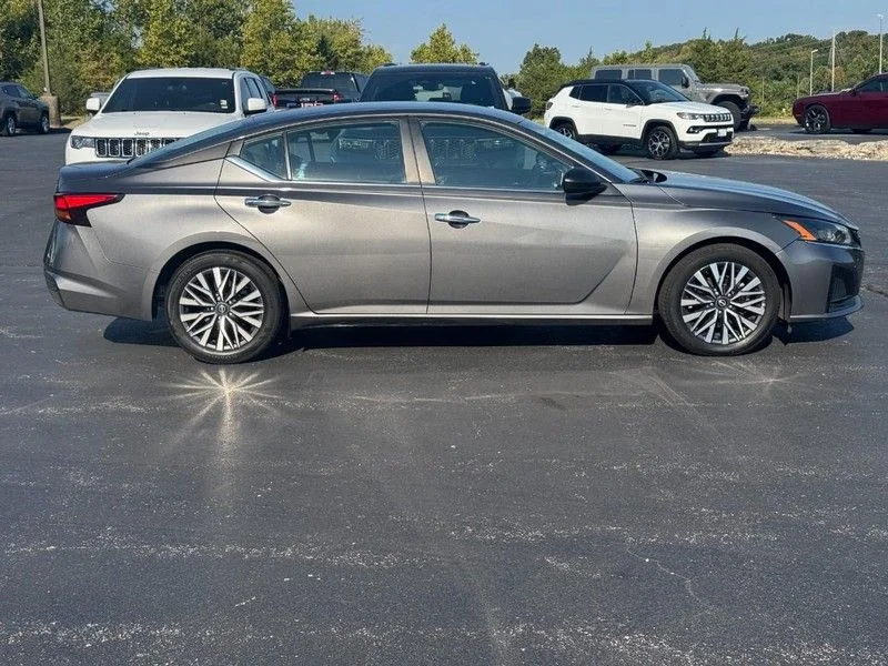 Used 2024 Gray Nissan 2.5 SV image 2