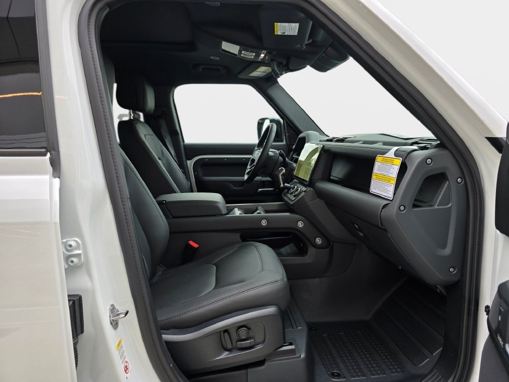 New 2026 Fuji White LAND ROVER X-Dynamic SE image 10