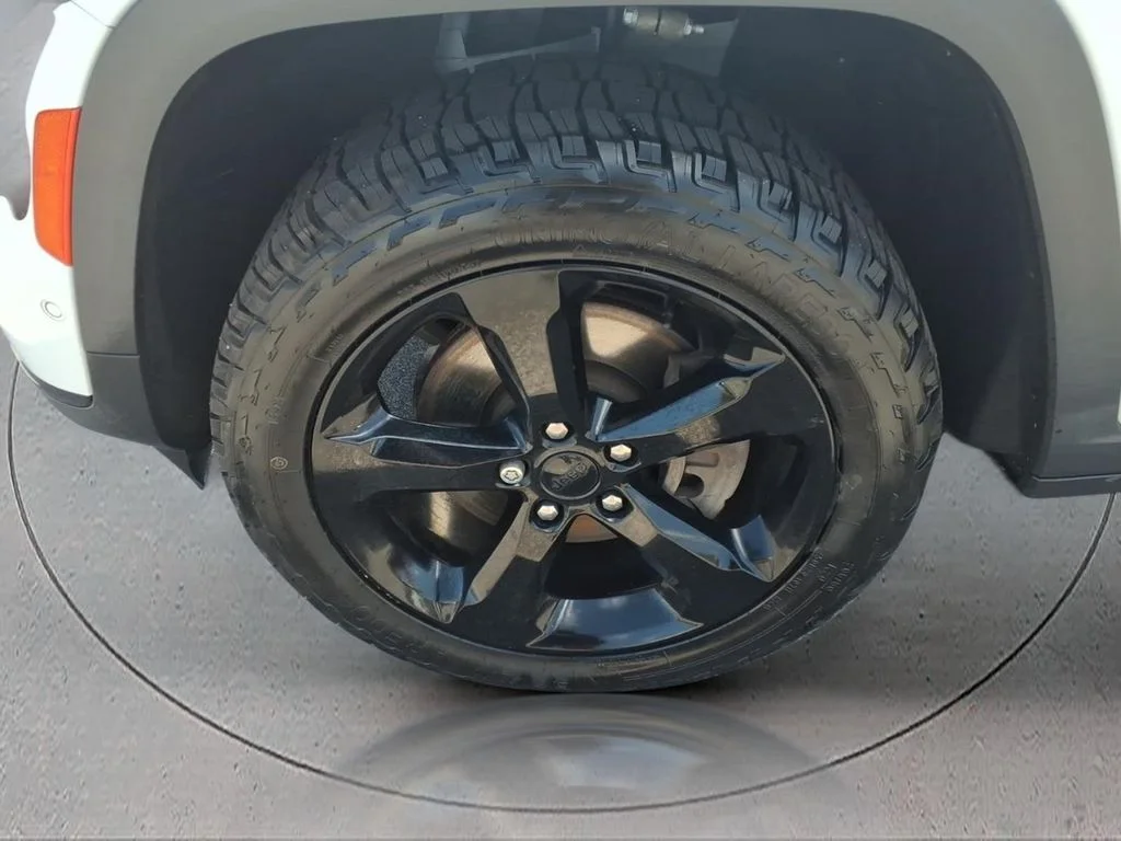 Used 2022 White Jeep Limited image 6