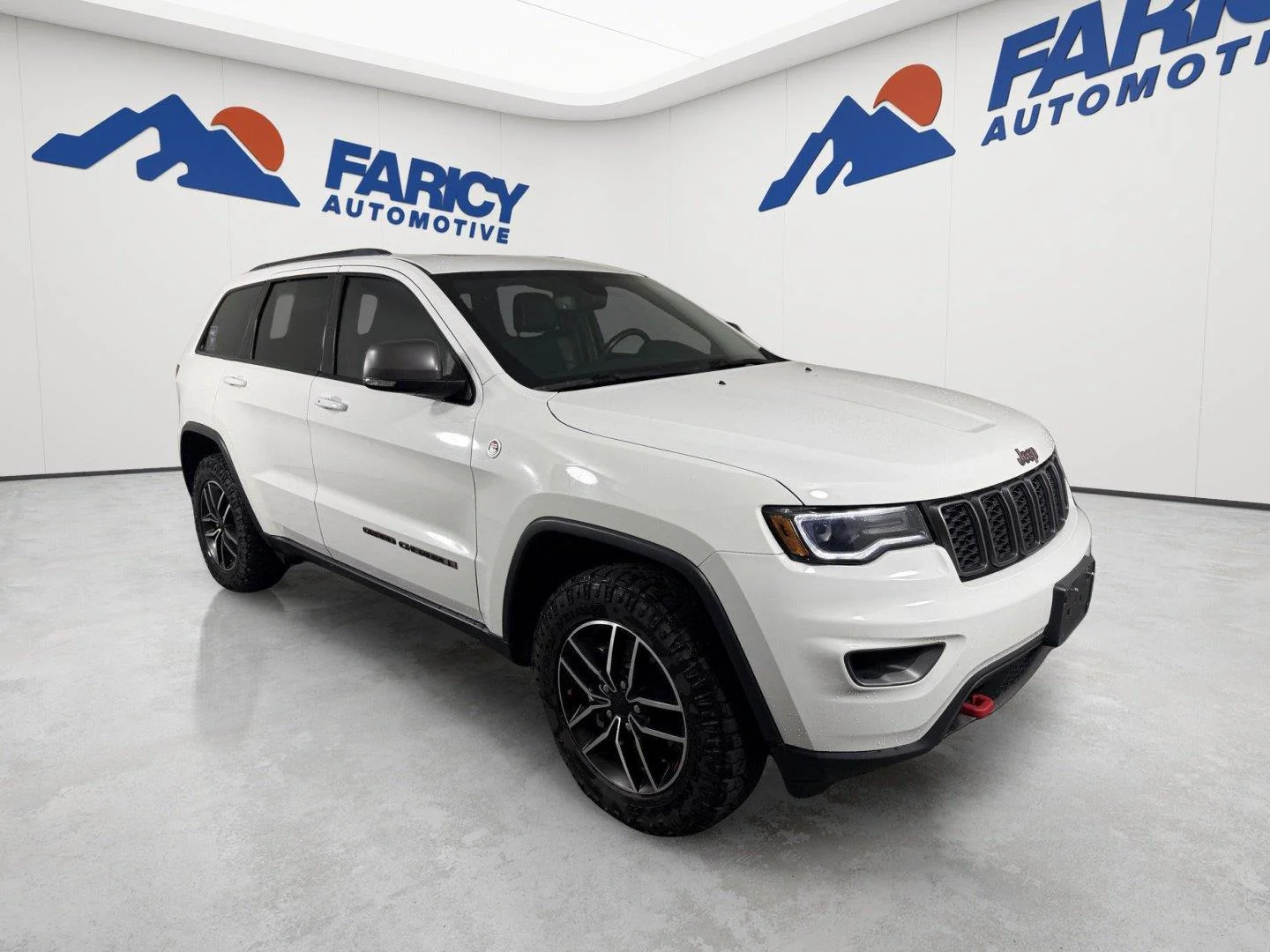 Used 2019 Bright White Clearcoat Jeep Trailhawk image 1