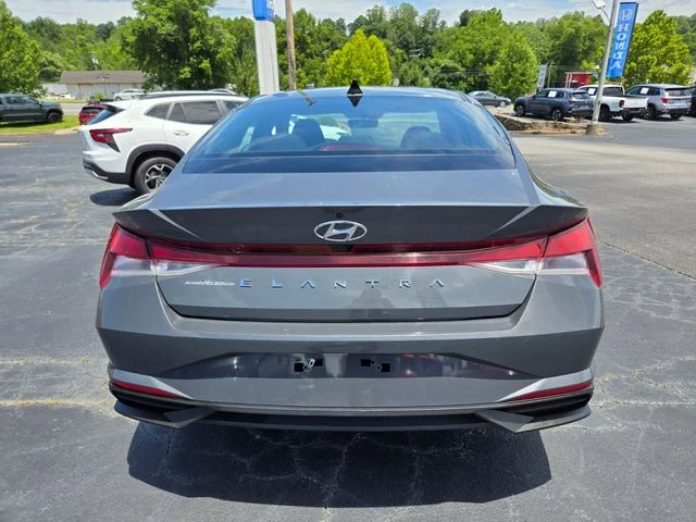 Used 2023 Gray Hyundai SEL image 7