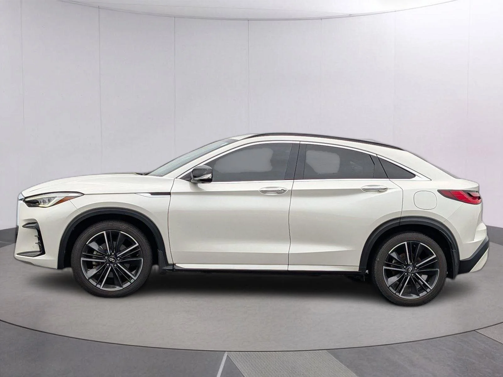 Used 2023 Majestic White INFINITI SENSORY image 2