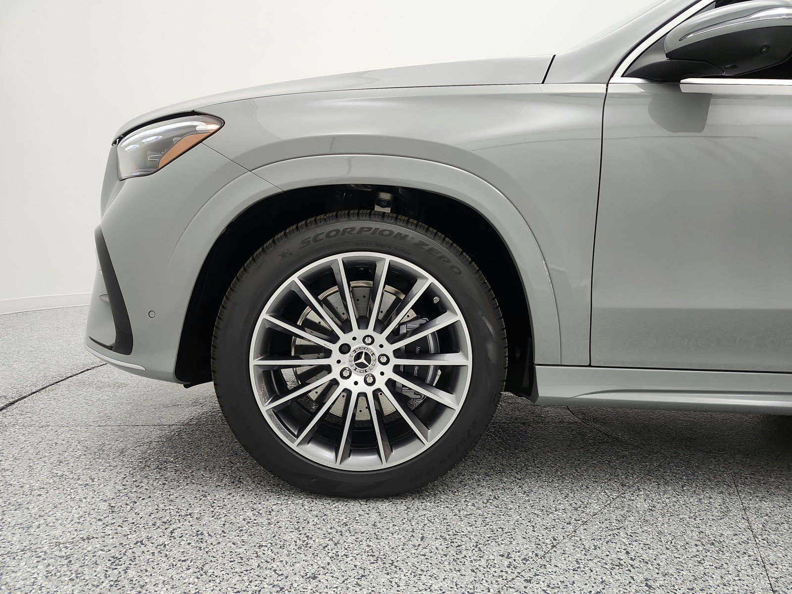 New 2026 MANUFAKTUR Alpine Grey Mercedes-Benz GLE 450 4MATIC® SUV image 13