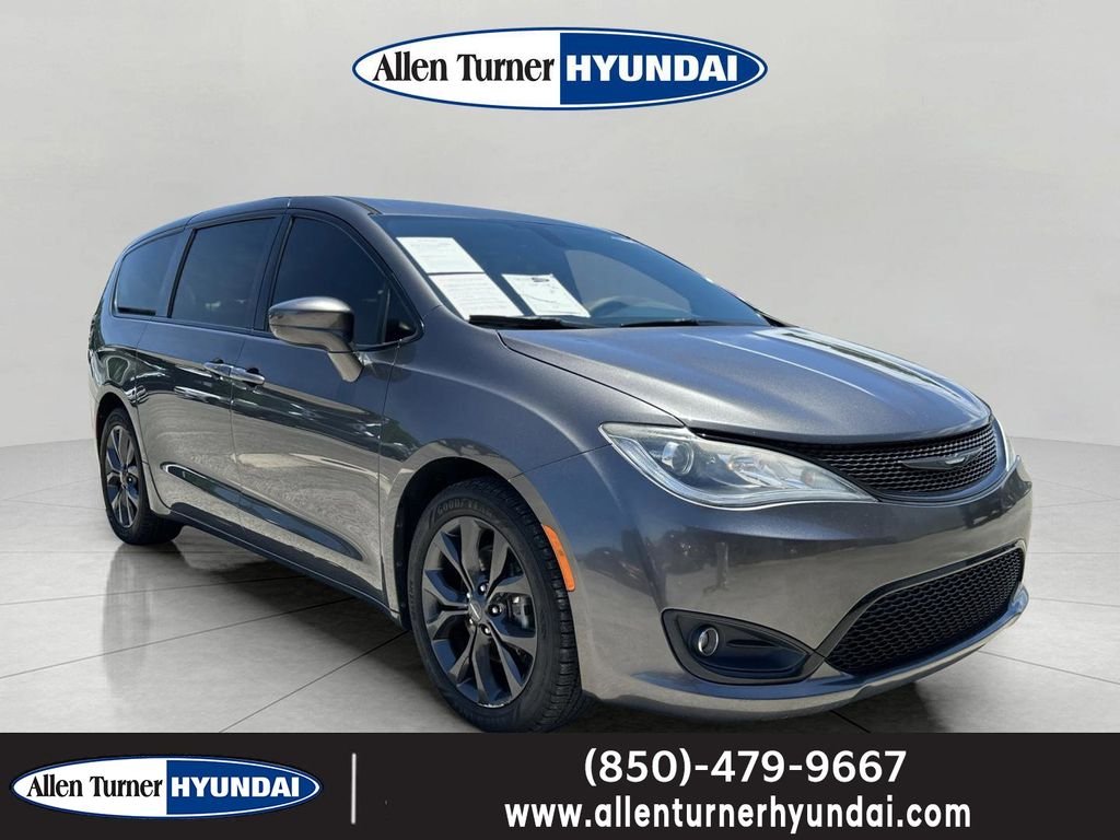 2019 Chrysler Pacifica Touring Plus's photo
