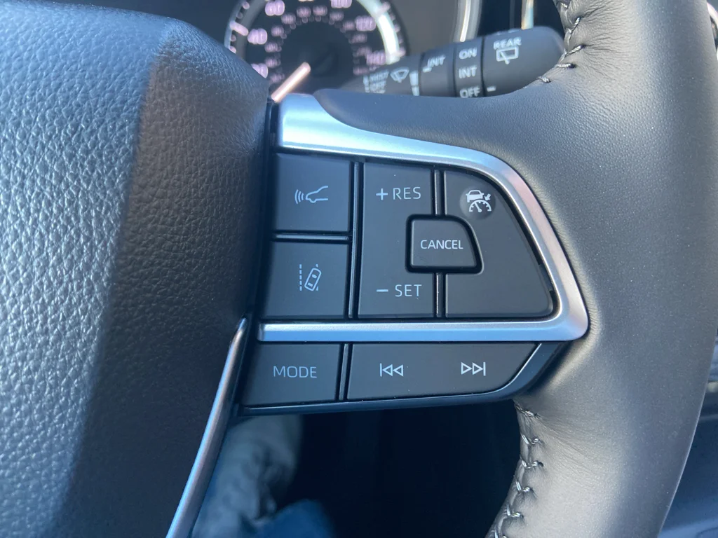 2026 Toyota Highlander XLE - Photo 25
