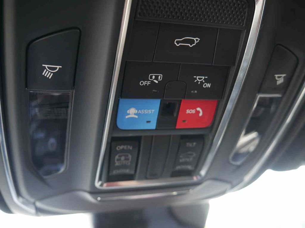 Used 2025 Silver Jeep Altitude X image 31