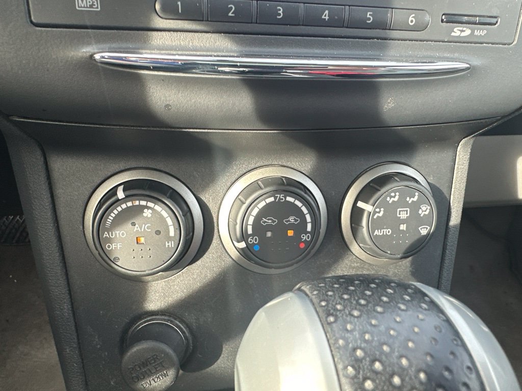 Used 2011 Blue Nissan SV image 18