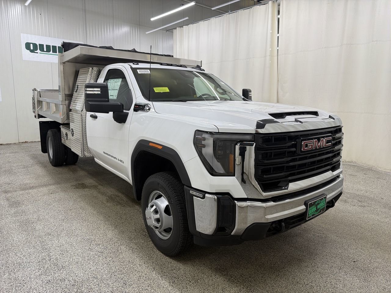 2026 GMC Sierra 3500 Chassis Cab Pro - Photo 3