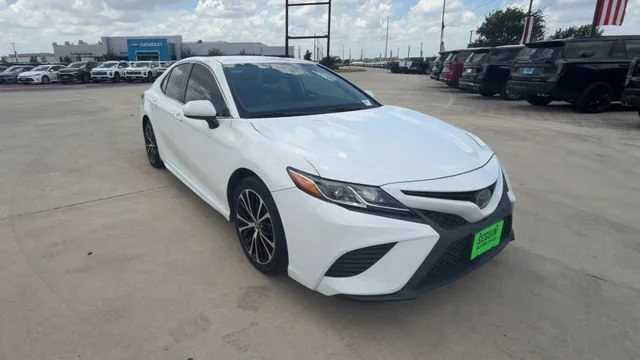 Used 2019 Toyota Camry SE with VIN 4T1B11HK2KU710770 for sale in Seguin, TX