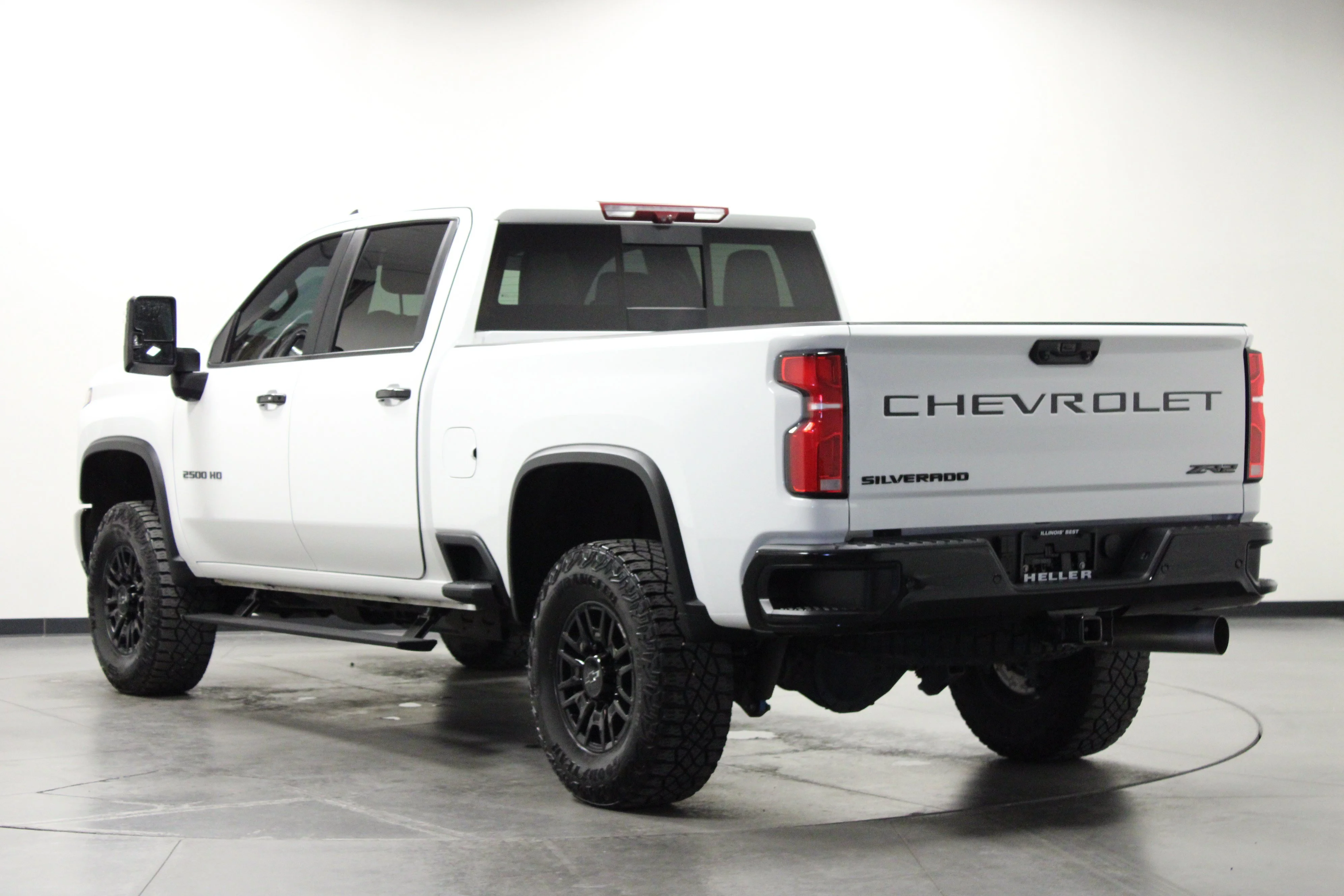 Used 2025 Summit White Chevrolet ZR2 image 6