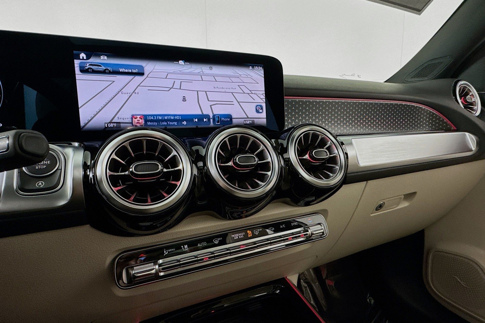 New 2026 Polar White Mercedes-Benz GLB 250 SUV image 19