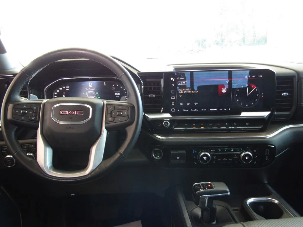 Used 2024 White GMC SLT image 5