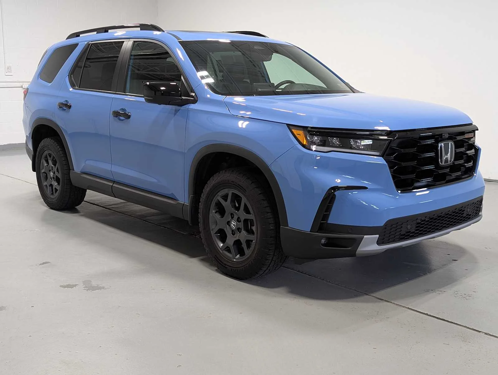 Certified Used 2023 Diffused Sky Pearl Honda AWD TRAILSPORT image 6