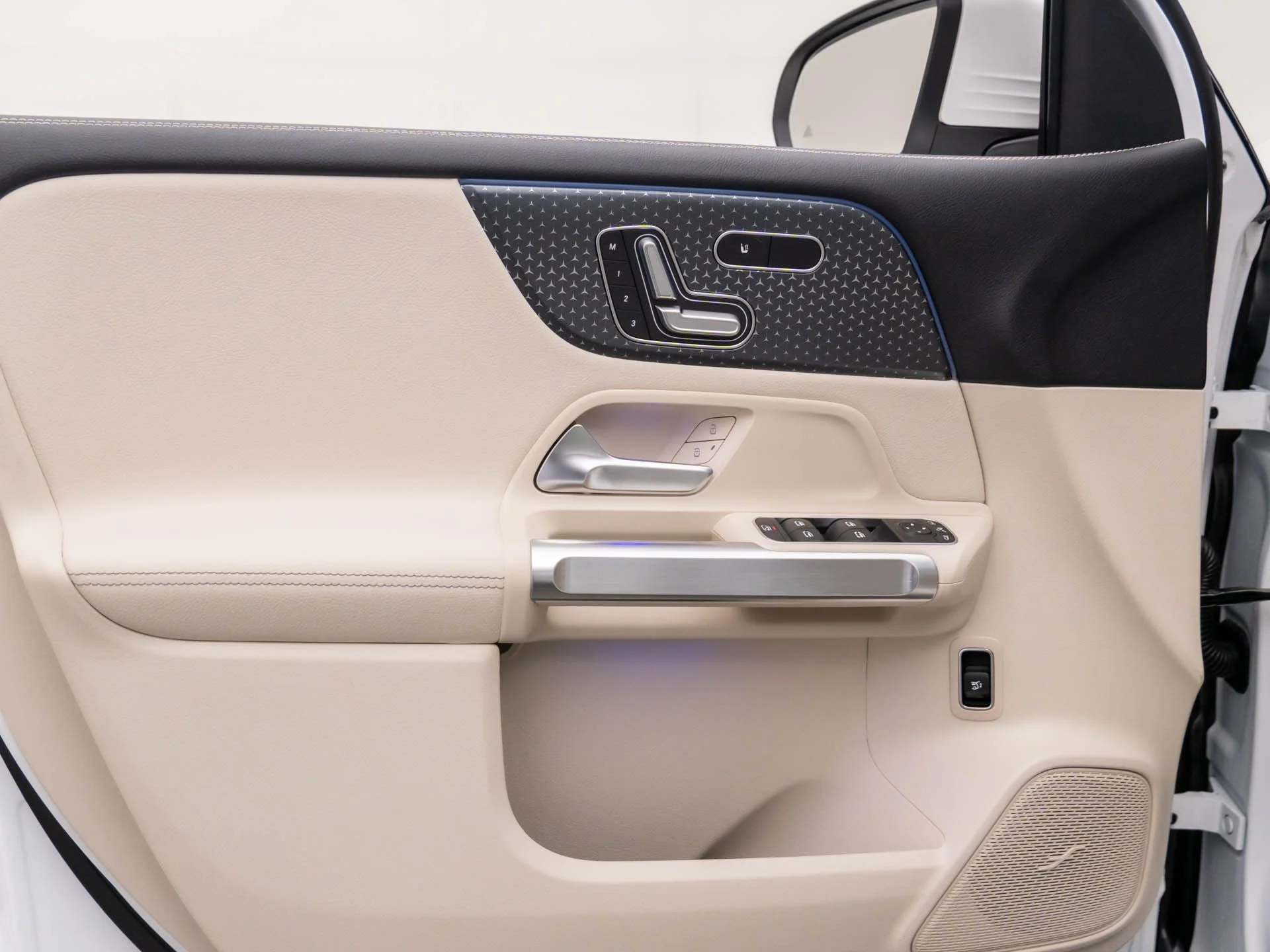 New 2026 White Mercedes-Benz GLB 250 image 14