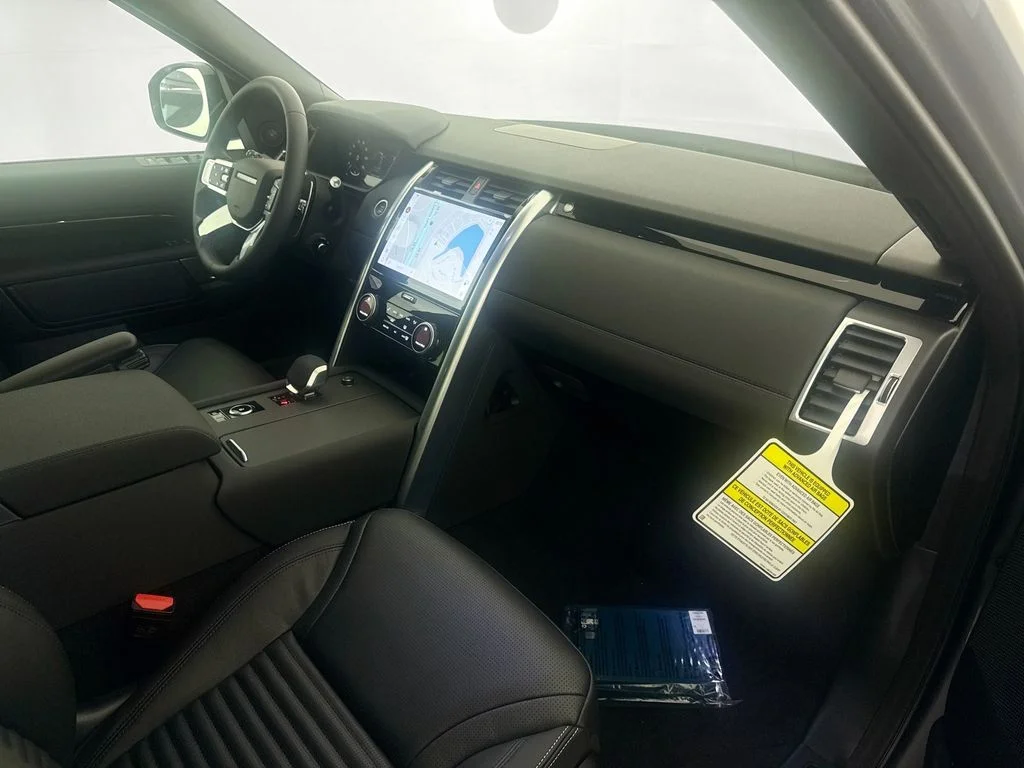 New 2026 Eiger Grey Land Rover S image 28