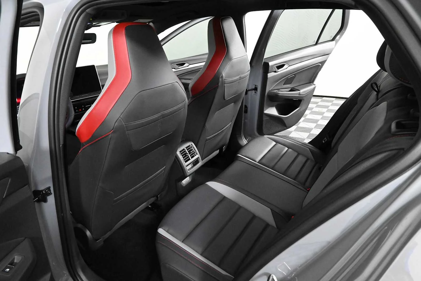 New 2026 Moonstone Gray Volkswagen SE image 15