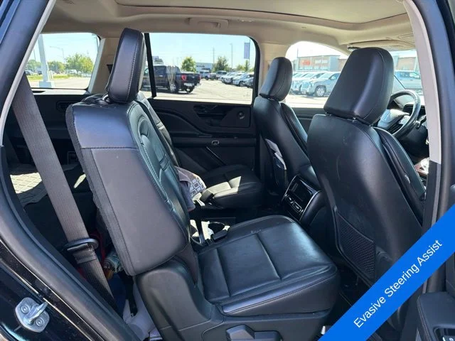 Used 2021 Black Lincoln Grand Touring image 11