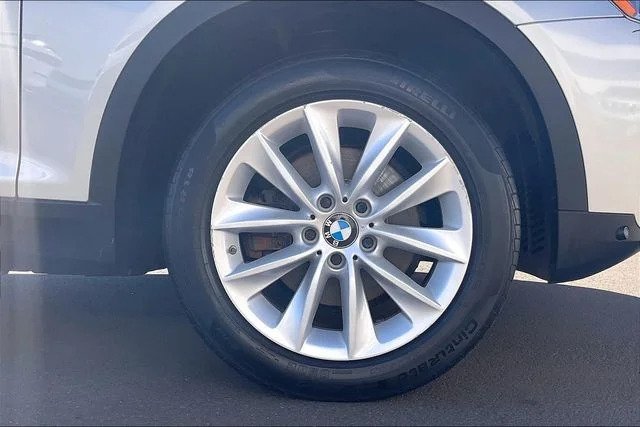 Used 2017 Glacier Silver Metallic BMW sDrive28i image 9
