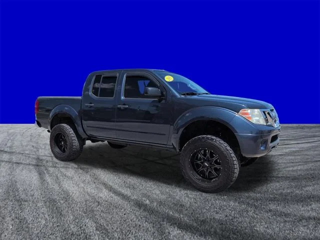 Used 2015 Arctic Blue Metallic Nissan SV image 2