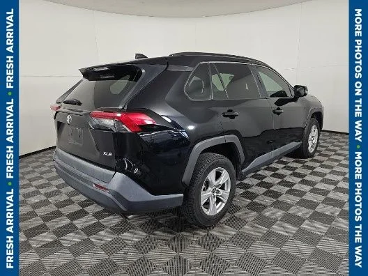 Used 2019 Black Toyota XLE image 4