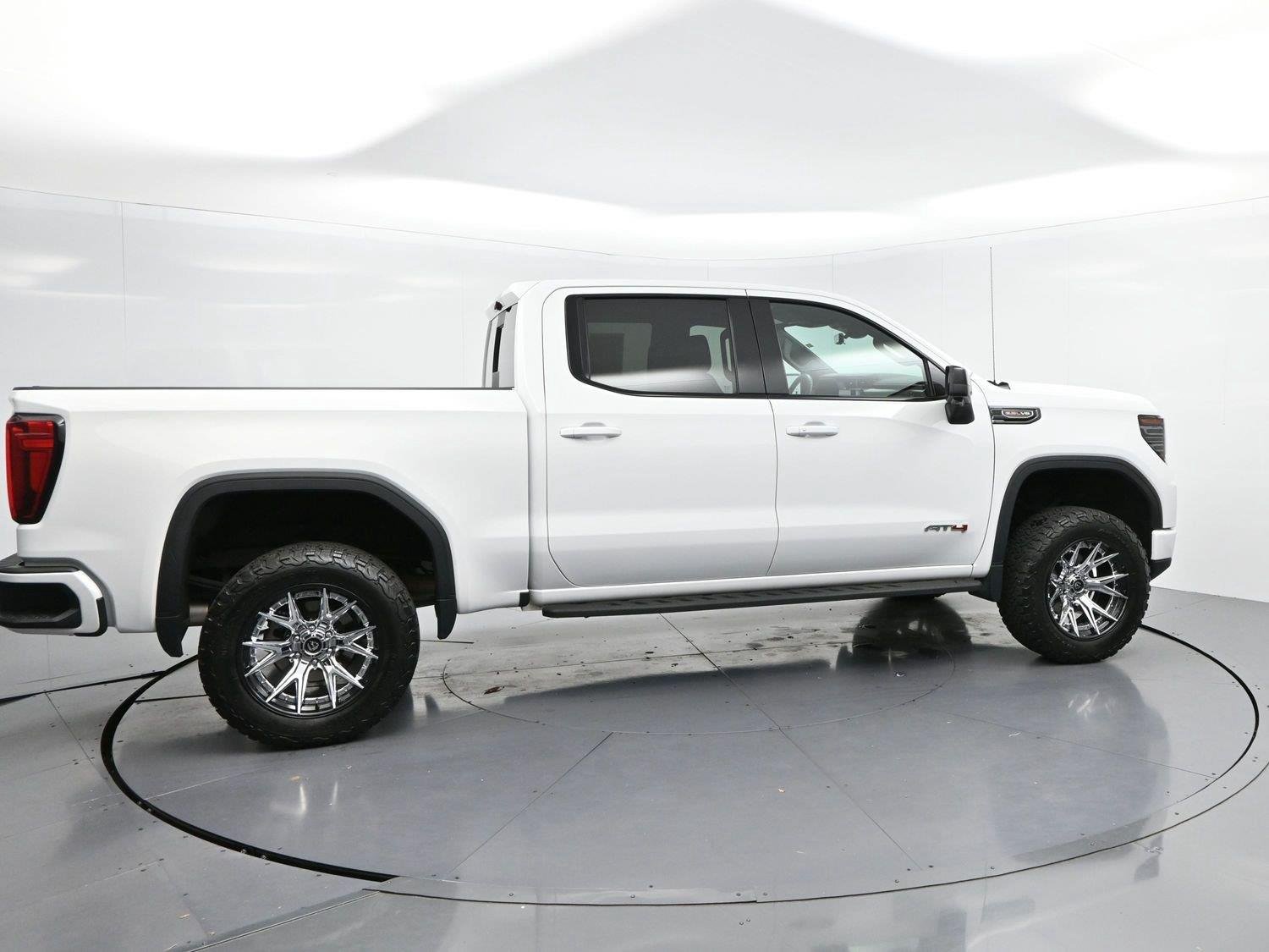Used 2023 SUMMIT WHITE GMC AT4 image 8