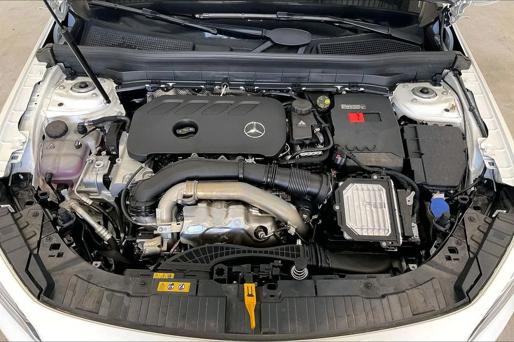 New 2026 Polar White Mercedes-Benz GLB 250 image 28