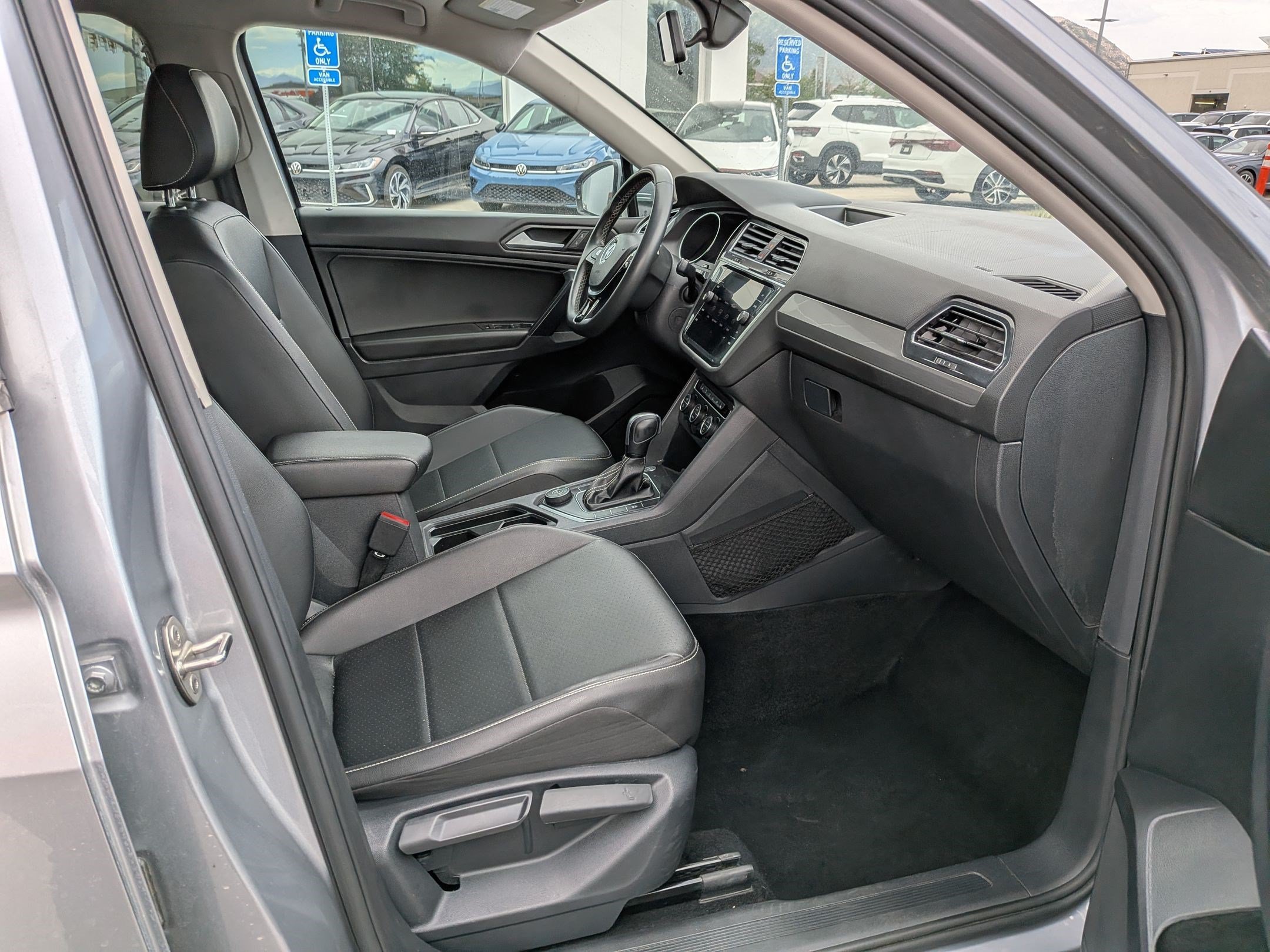 Used 2021 Pyrite Silver Metallic Volkswagen SE image 31