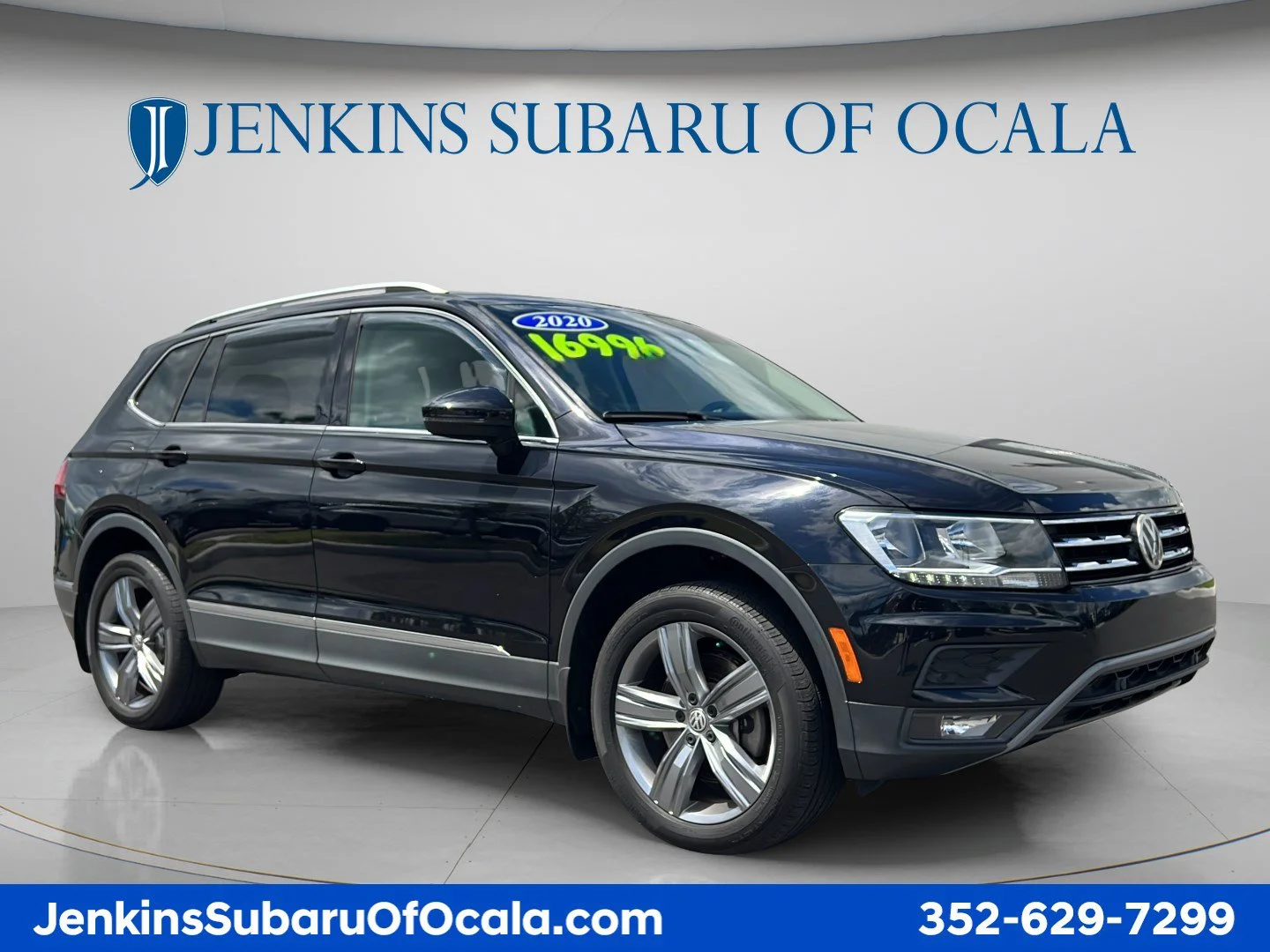 Used 2020 Deep Black Volkswagen SEL image 1