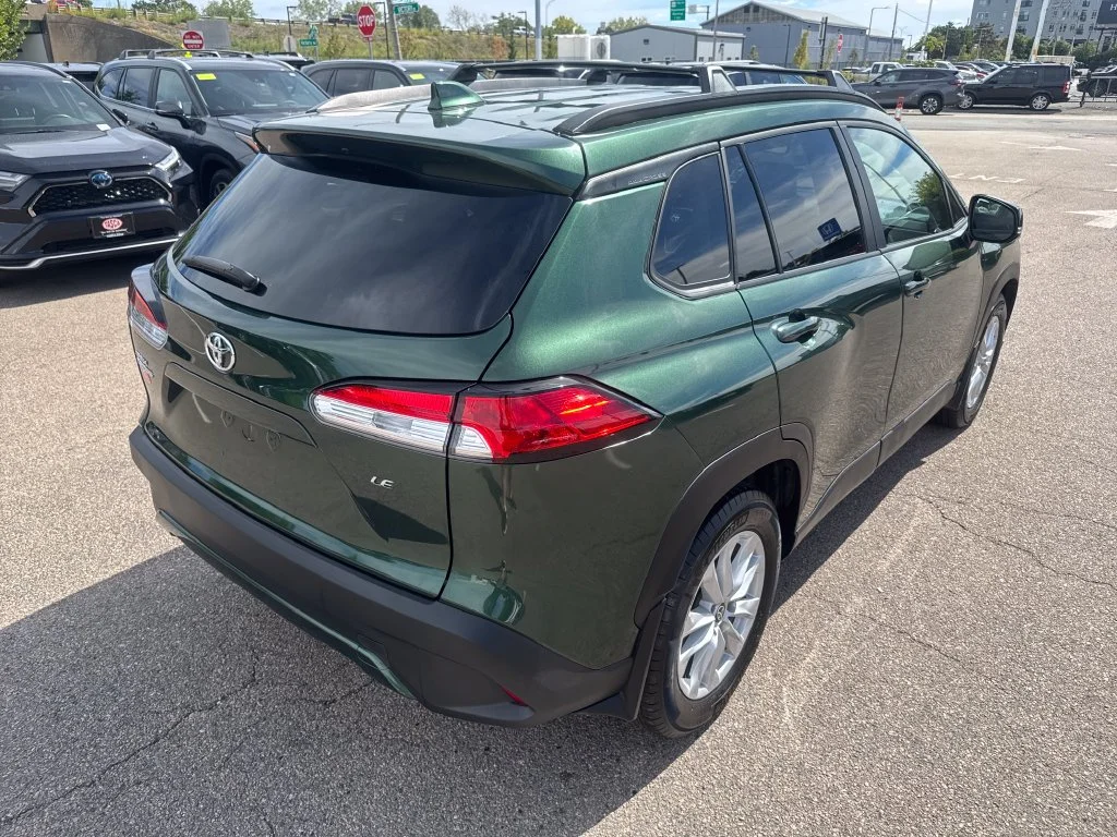 Used 2023  Toyota LE image 7