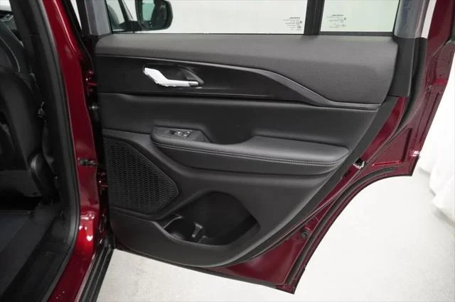 New 2026 Velvet Red Pearl-Coat Exterior Paint Jeep Laredo X image 32