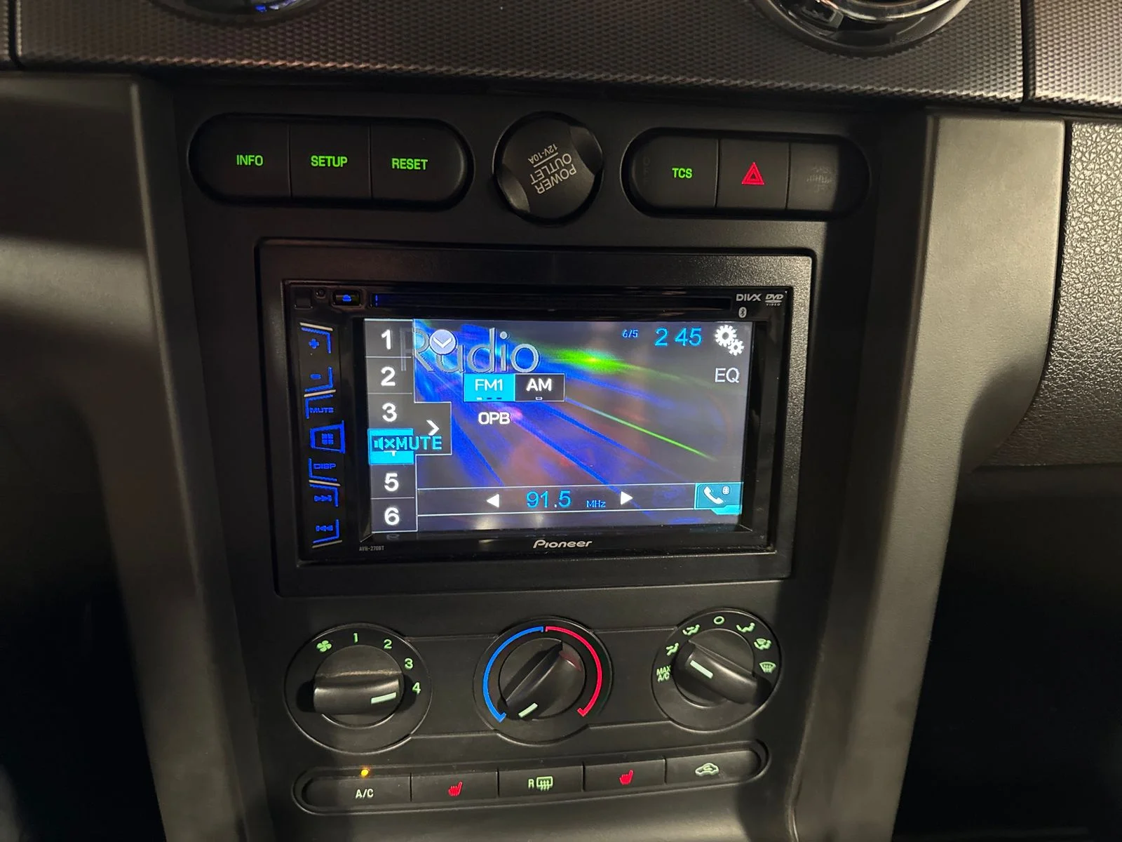Used 2007  Ford GT Premium image 21
