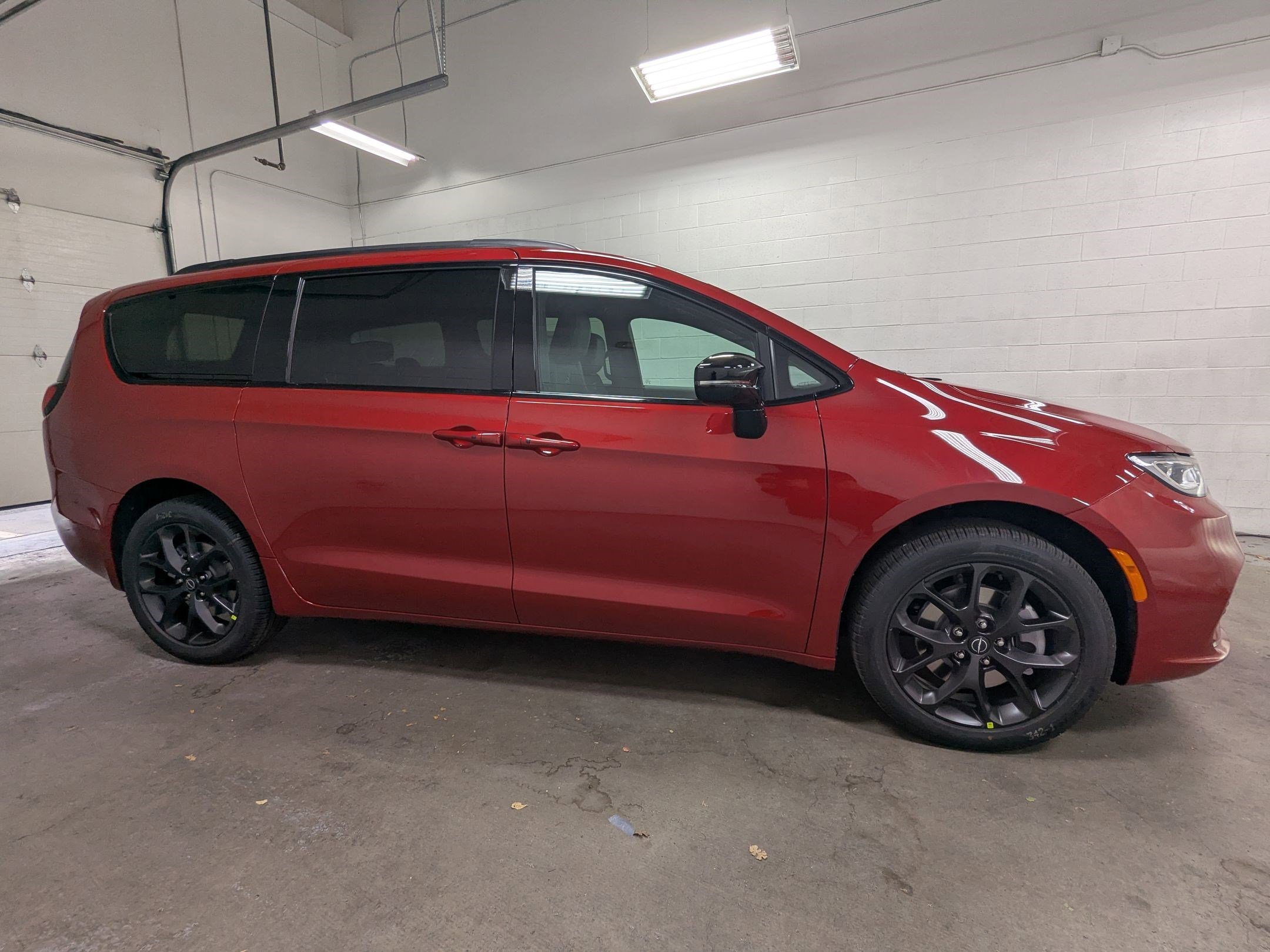 New 2026 Red Hot Pearl-Coat Exterior Paint Chrysler Select image 3