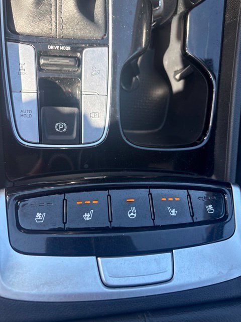Used 2022 Black Hyundai Limited image 10