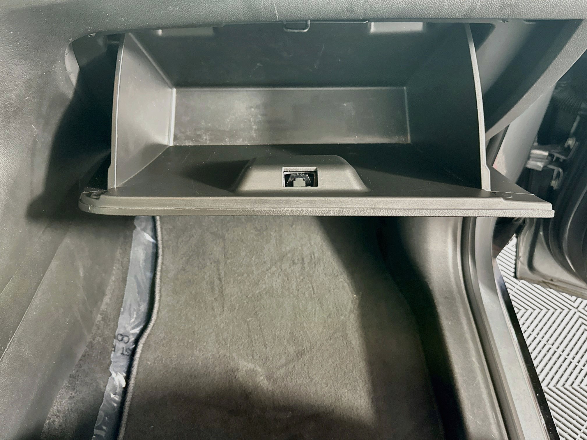 Used 2024 Moonstone Gray Metallic Buick Sport Touring image 32