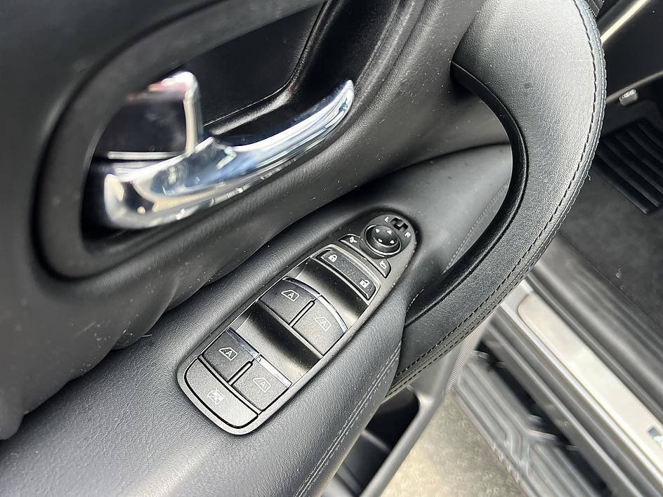 Used 2022 Gun Metallic Nissan SL image 21