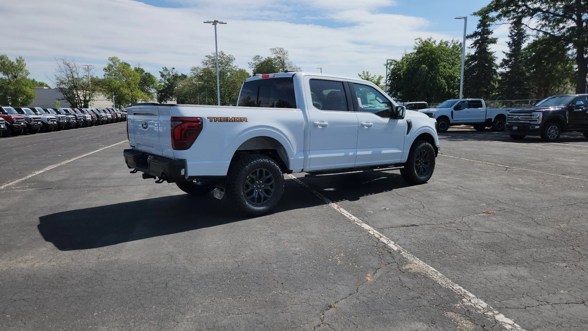 New 2026 Oxford White Ford Tremor image 6