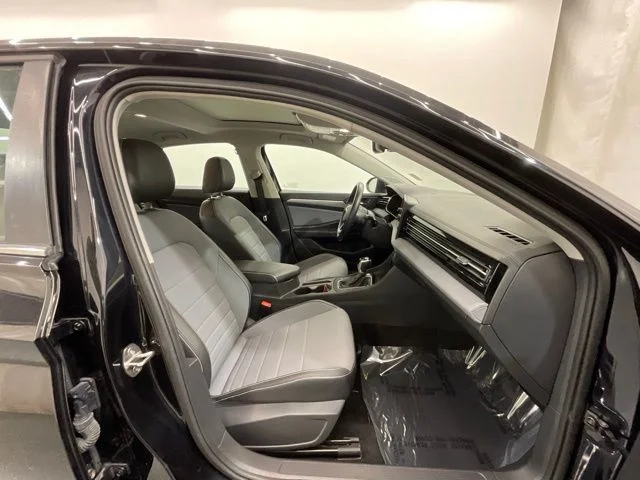 2025 Volkswagen Jetta SE - Photo 23