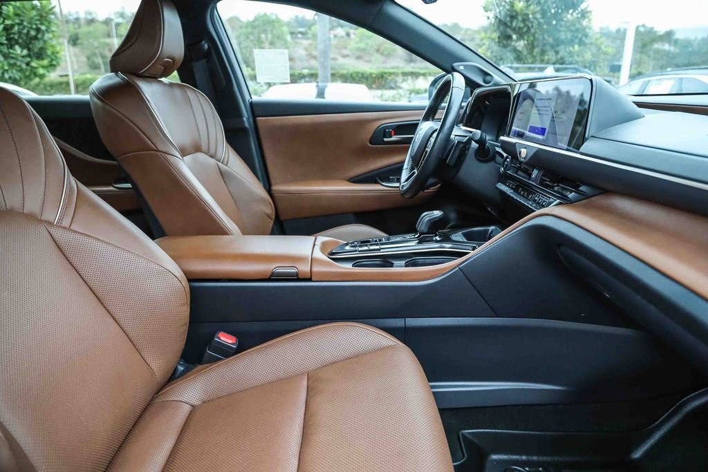 2025 Toyota Crown Signia Limited - Photo 17