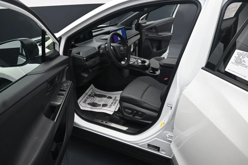 New 2026 Wind Chill Pearl <sup>1</sup> Toyota  XLE image 15