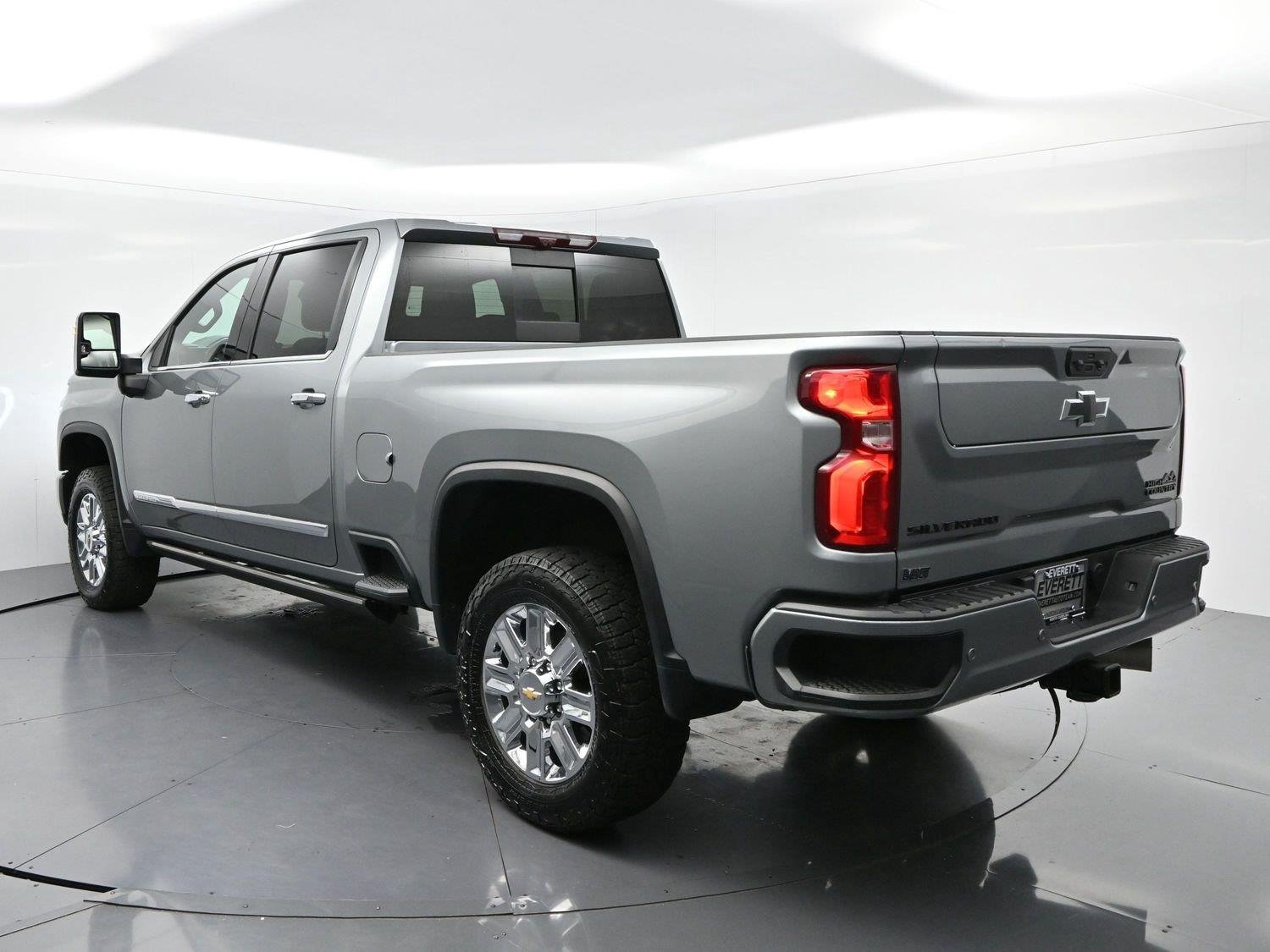 Used 2024 Sterling Gray Metallic Chevrolet High Country image 5