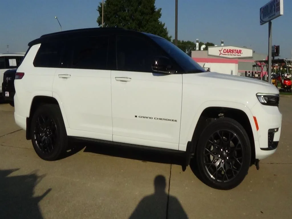 Used 2024 Bright White Clear Coat (pw7) Jeep Summit Reserve image 5
